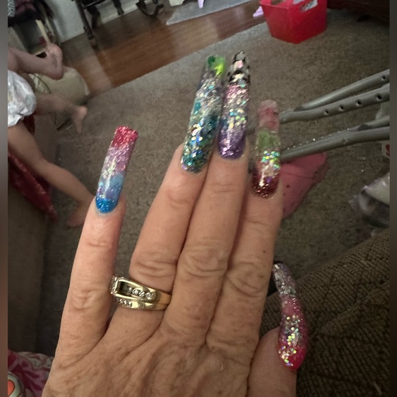 ACCEPTING ALL OFFERS! CLOSET CLEAN OUT! - Picture 3 of 4